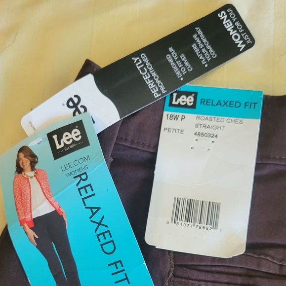 🤗 Lee Relaxex Fit Straight Leg slacks Womans - Picture 5 of 5